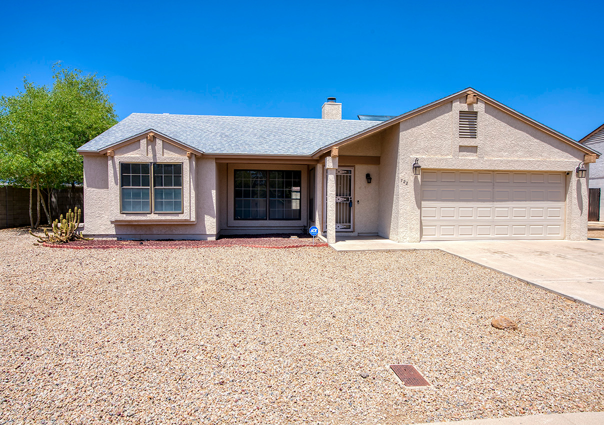 722 W Topeka DR